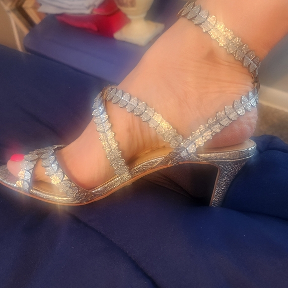 Vince Camuto Ladies Ankle Strap Sandals - Picture 3 of 9